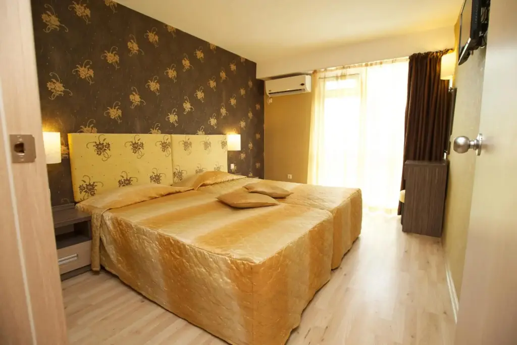 Солнечный берег: Hotel Kotva