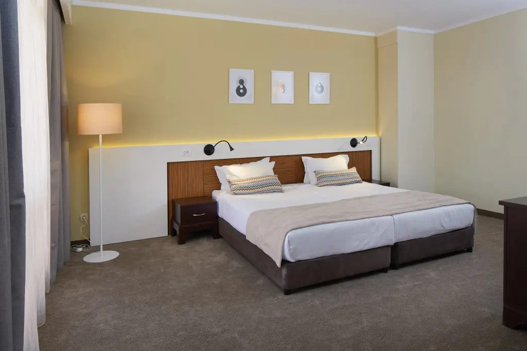 Солнечный берег: Nobel