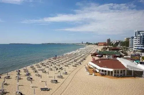 Солнечный берег: Briz Beach B Hotel