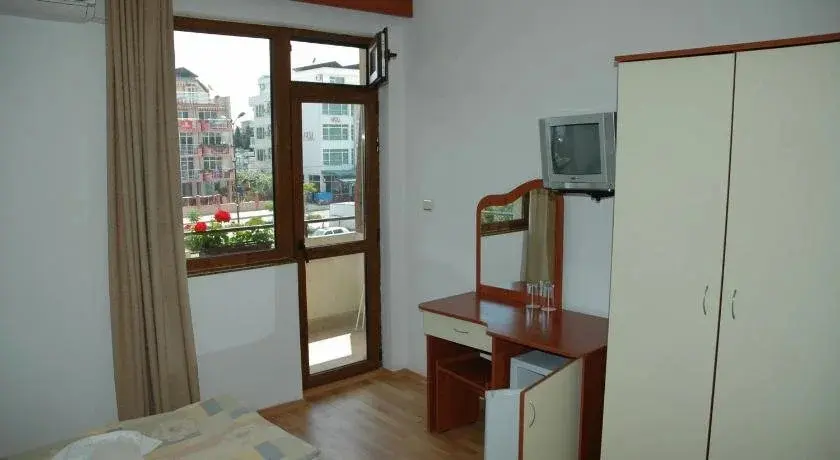 Приморско: Hotel Strinava