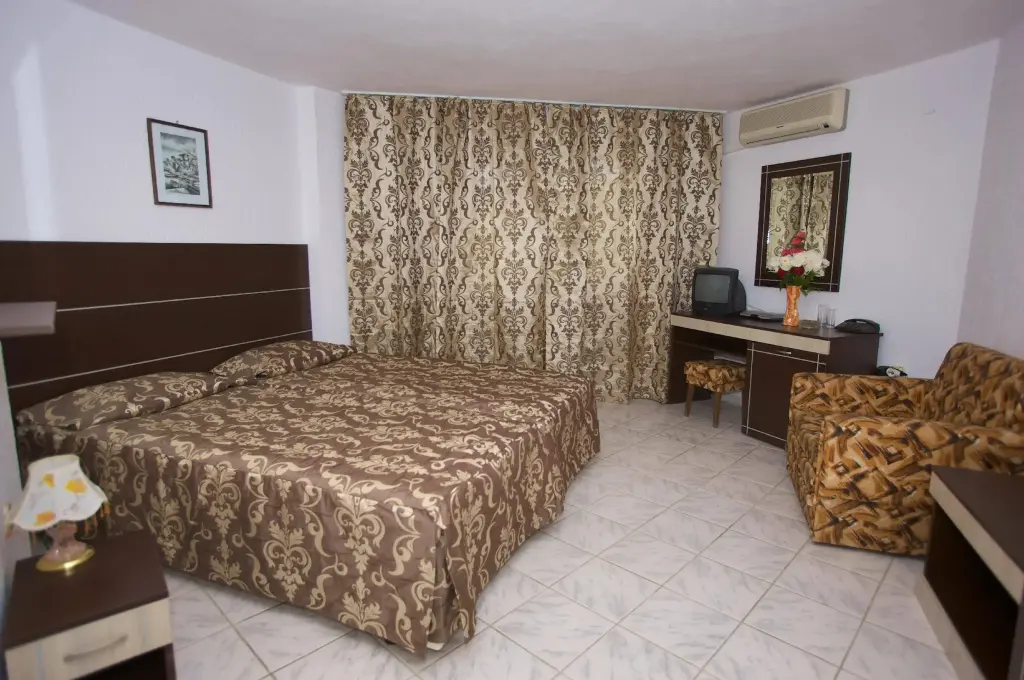 Солнечный берег: Hotel Zora