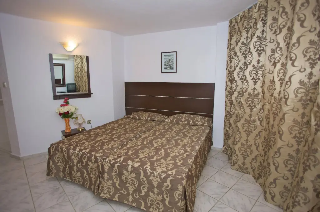 Солнечный берег: Hotel Zora