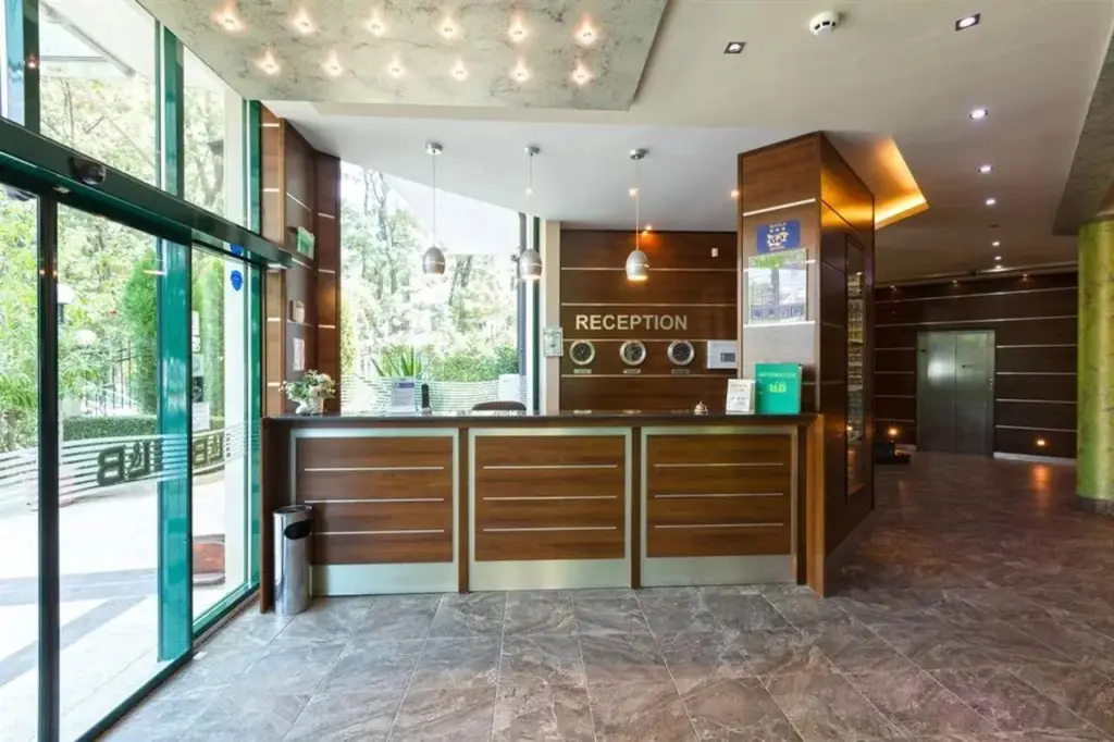 Солнечный берег: L&B Hotel