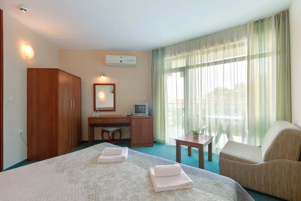Солнечный берег: L&B Hotel