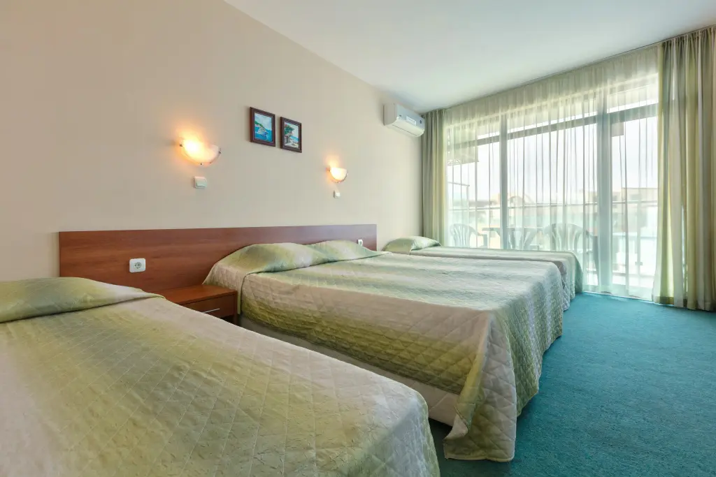 Солнечный берег: L&B Hotel