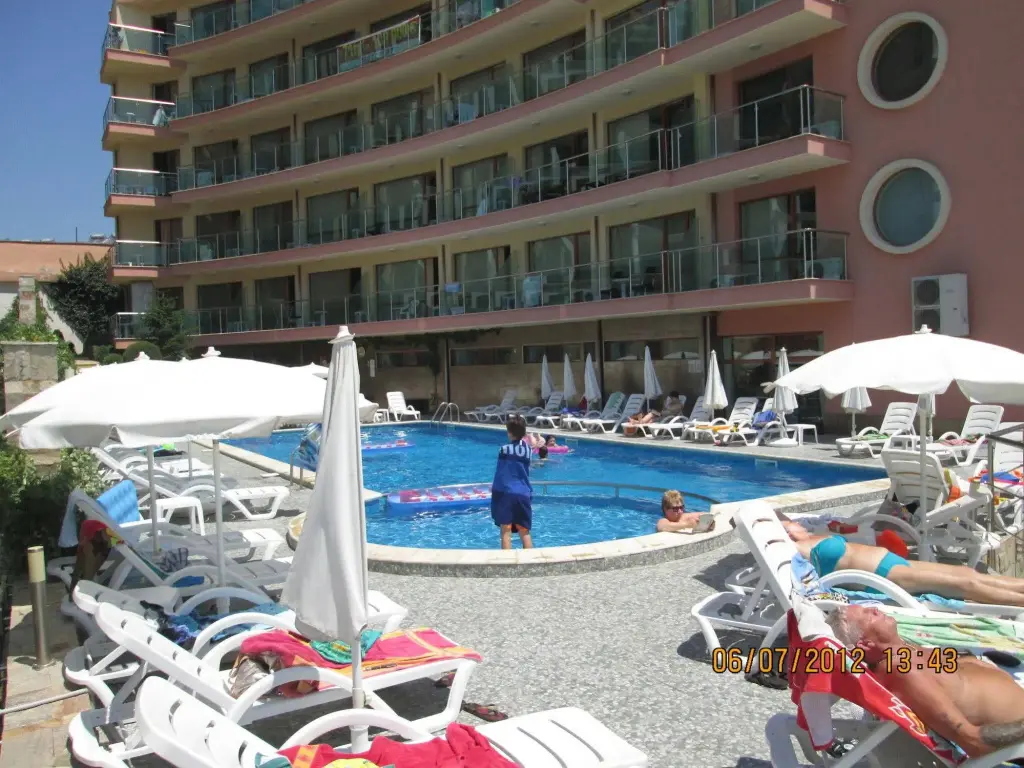 Солнечный берег: Sunny Bay Aparthotel