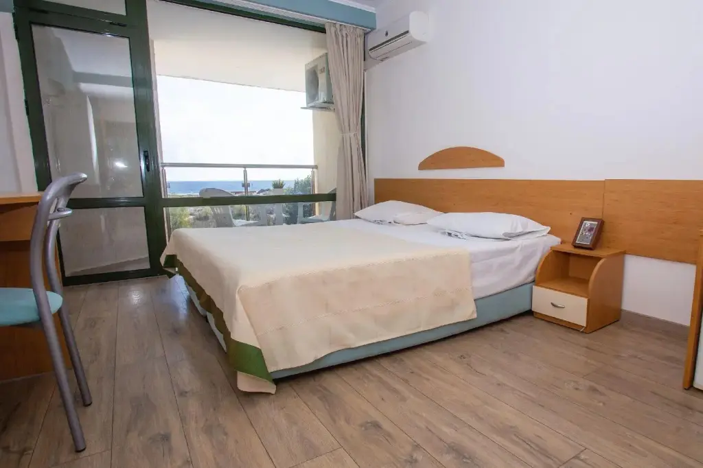 Солнечный берег: Hotel Amfibia Beach