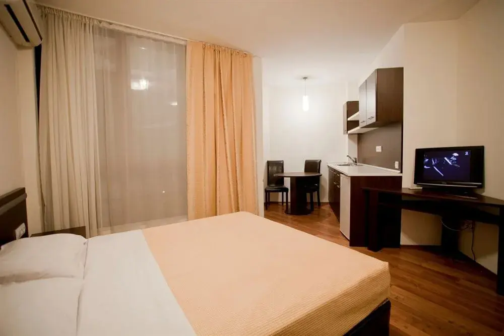Солнечный берег: Camelot Residence