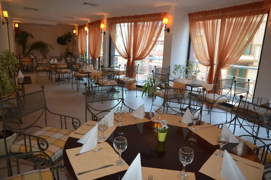 Созополь: Amon Ra Family Hotel