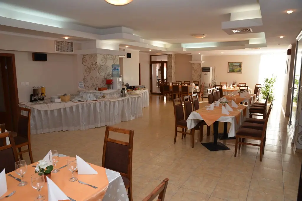 Созополь: Amon Ra Family Hotel