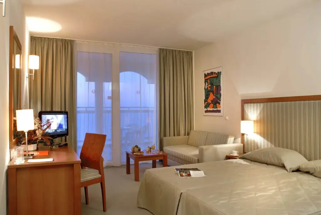 Обзор: Sol Luna Bay Resort