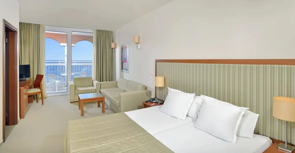 Обзор: Sol Luna Bay Resort