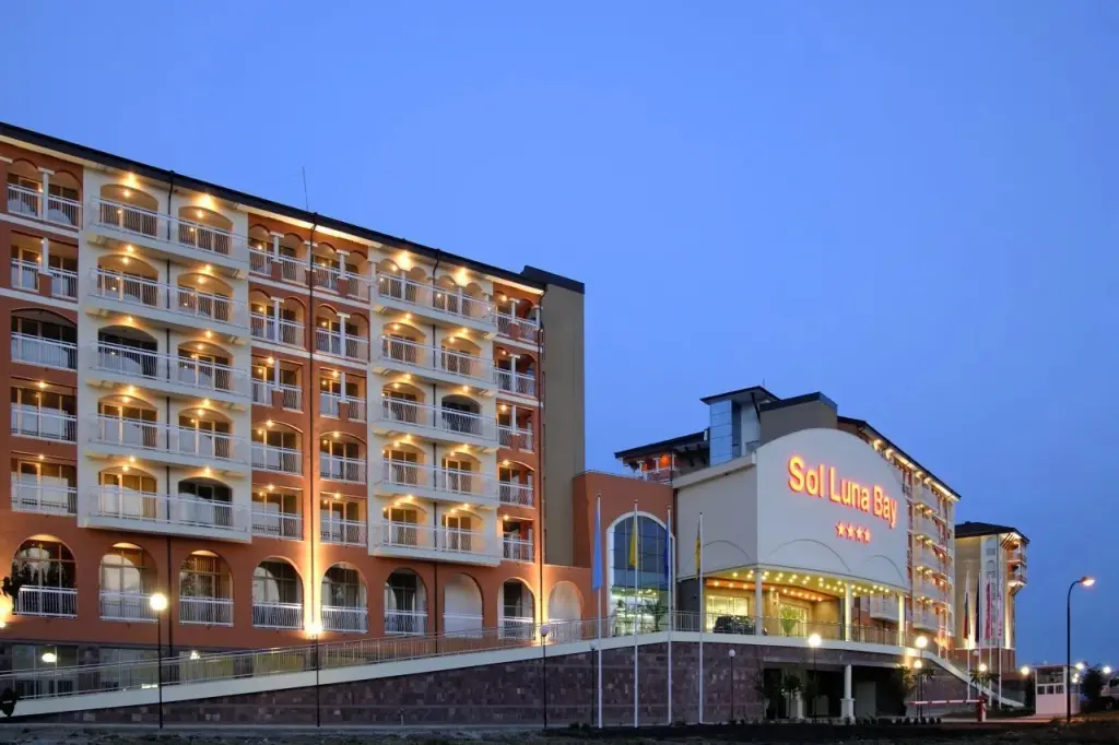 Обзор: Sol Luna Bay Resort