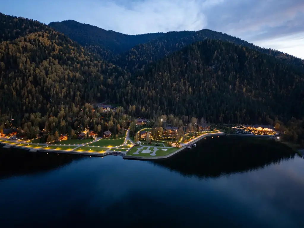 Телецкое озеро: Отель Altay Village Teletskoe