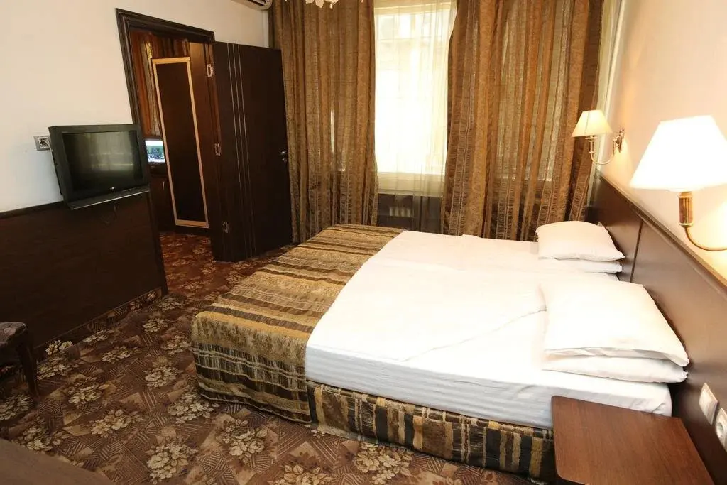 София: Hotel & Restaurant The House