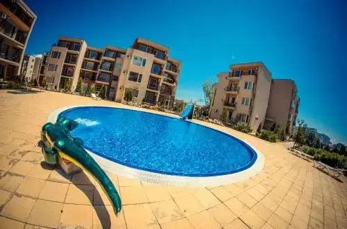 Солнечный берег: Holiday and Orchid Fort Noks Apartments