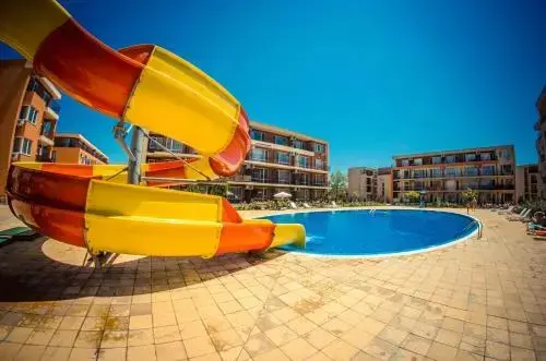 Солнечный берег: Holiday and Orchid Fort Noks Apartments