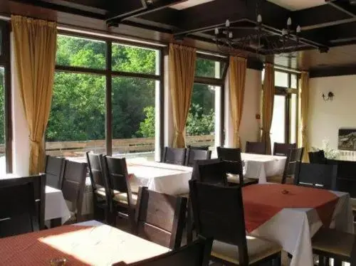 Тетевен: Villa Cherven