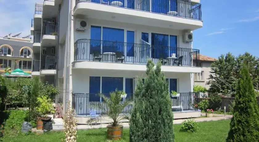 Albatros 2 Family Hotel — фото 1