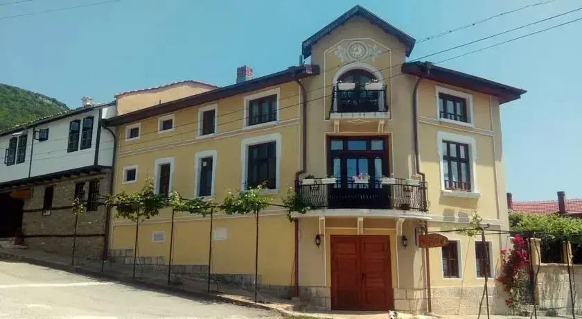 Шумен: Osmarski Houses