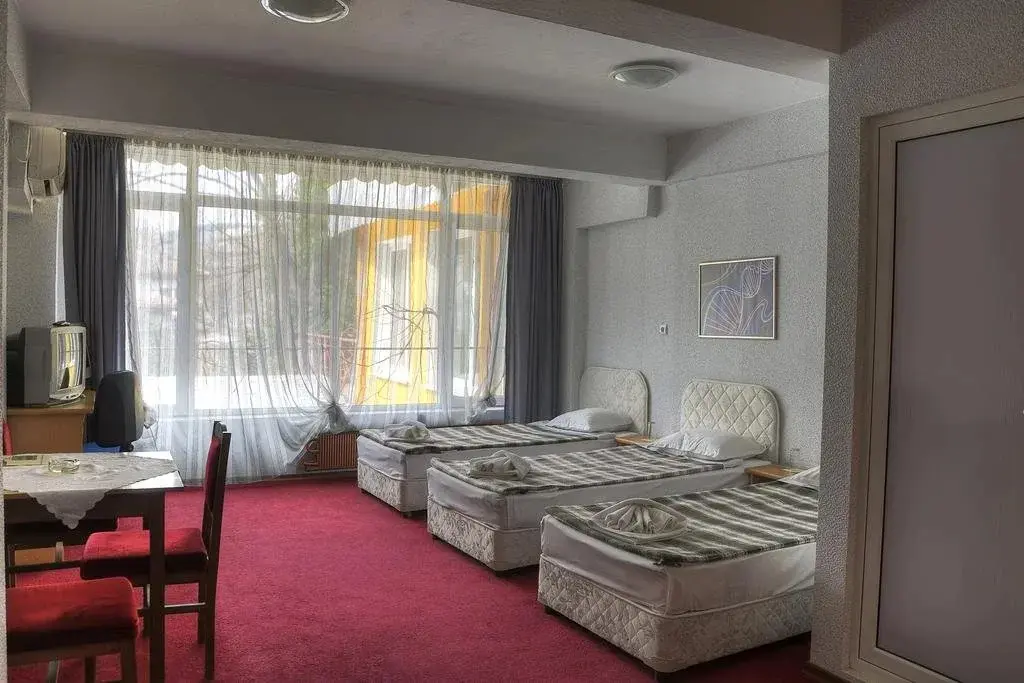 Шумен: Neon Guest Rooms