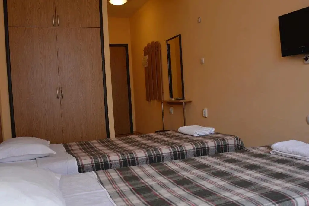 Шумен: Neon Guest Rooms
