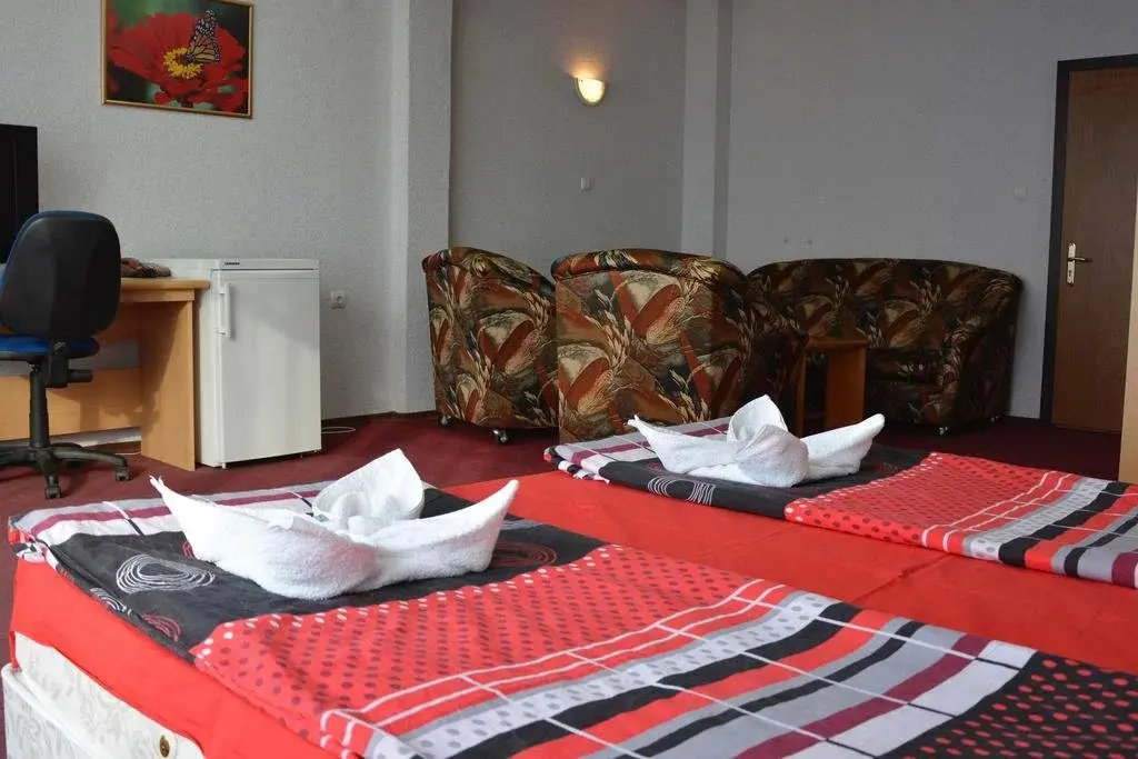 Шумен: Neon Guest Rooms