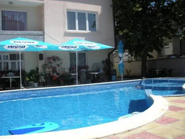 Несебр: Peshev Family Hotel