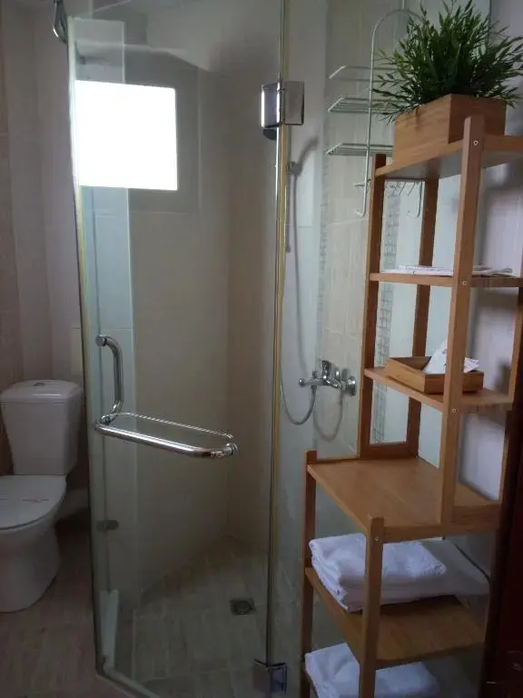 Черноморец: Family Hotel Bellehouse