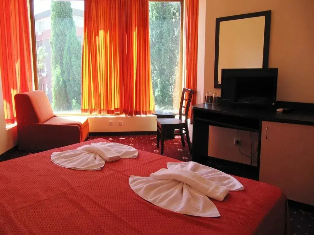 Солнечный берег: Maverick Hotel