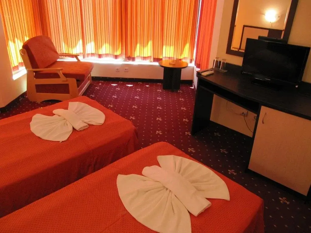 Солнечный берег: Maverick Hotel