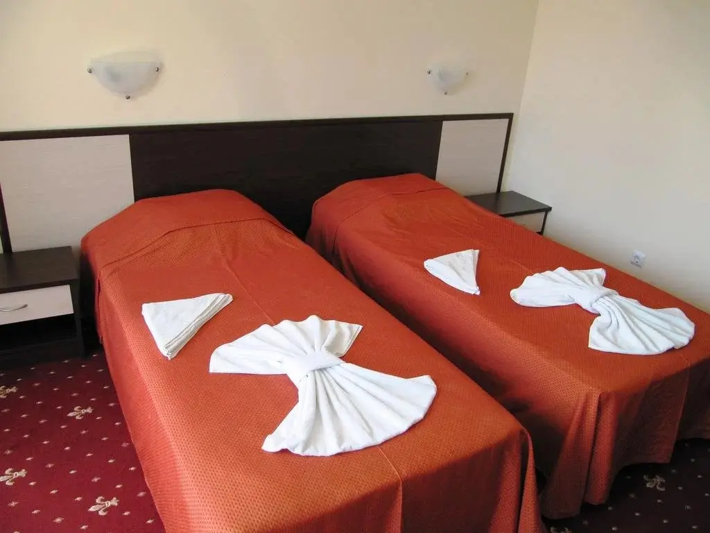 Солнечный берег: Maverick Hotel