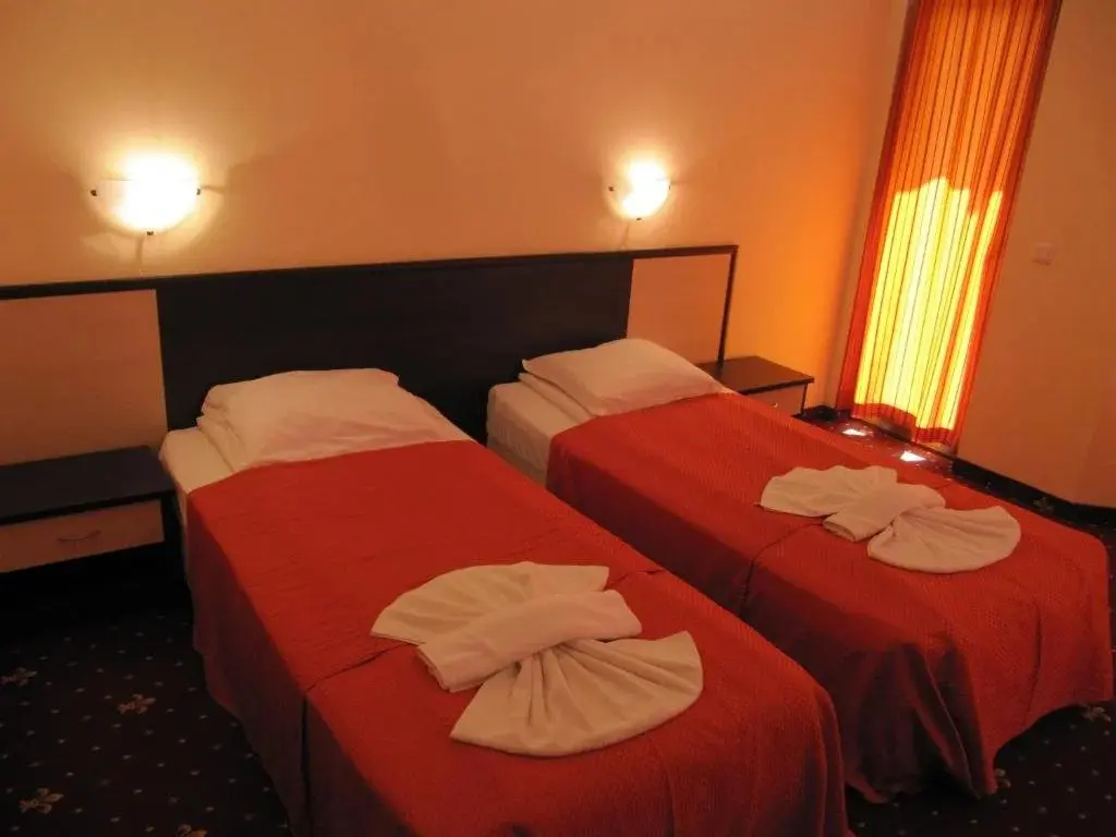 Солнечный берег: Maverick Hotel