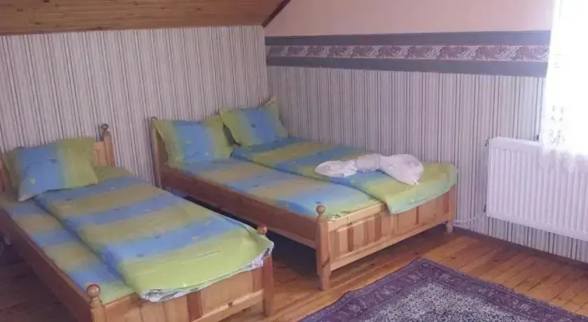 Цигов Чарк: Houses Uiut