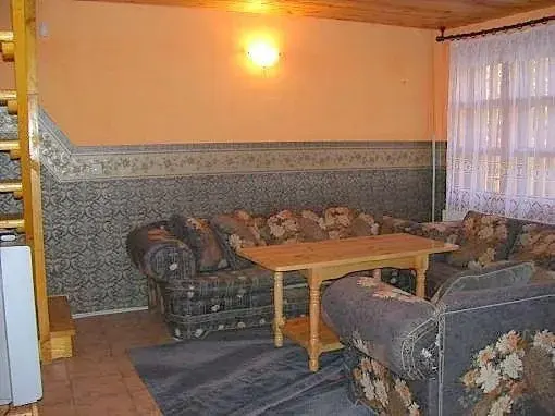 Цигов Чарк: Houses Uiut