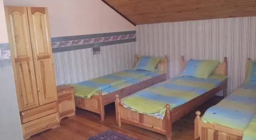 Цигов Чарк: Houses Uiut