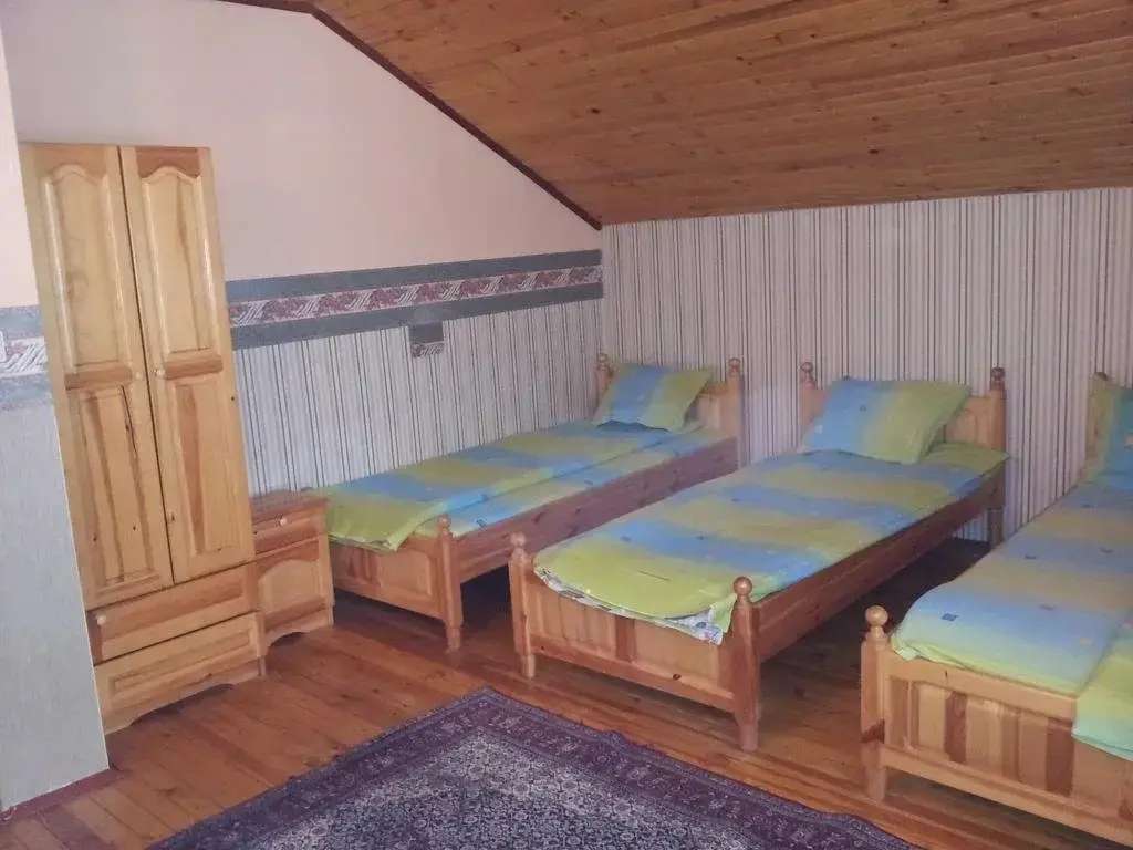 Цигов Чарк: Houses Uiut