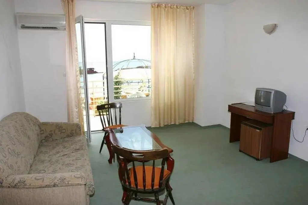 Несебр: Harmony Beach Family Hotel