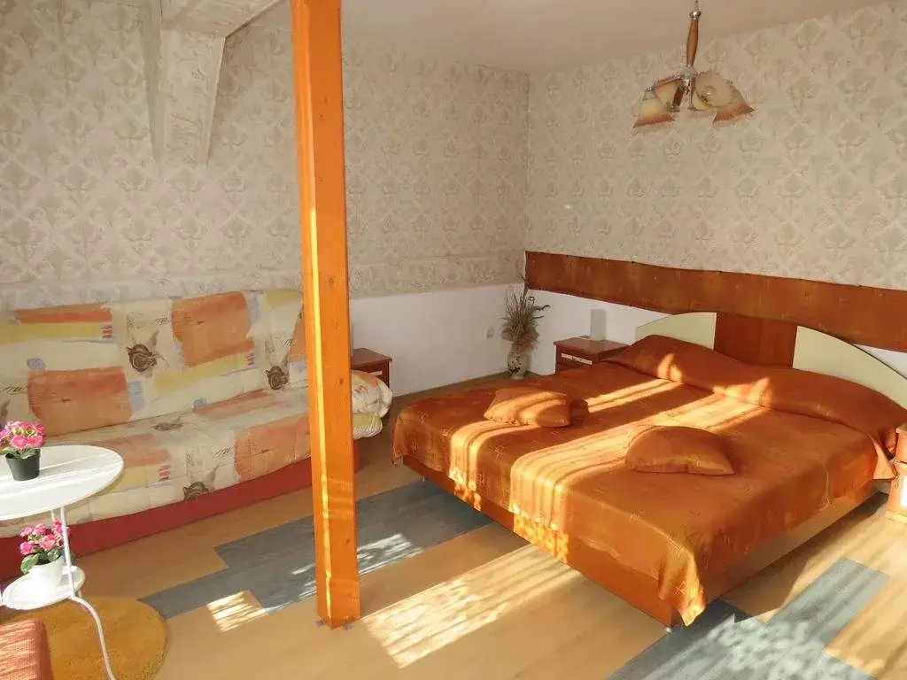 Несебр: Family Hotel Lebed