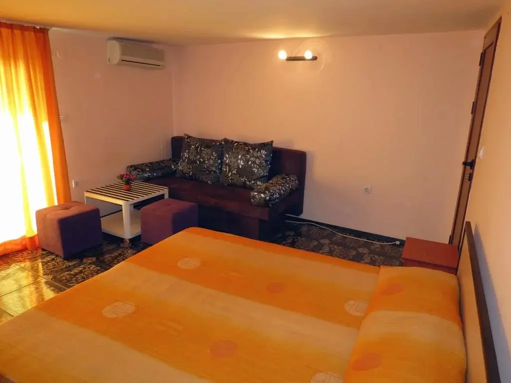 Несебр: Family Hotel Lebed