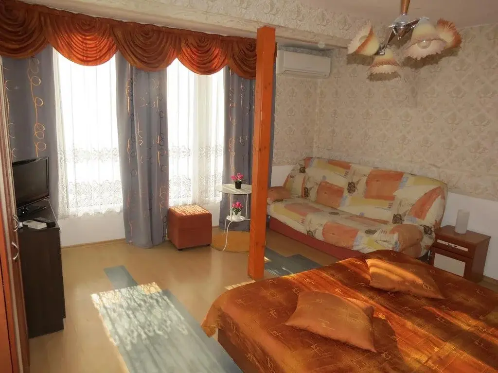 Несебр: Family Hotel Lebed