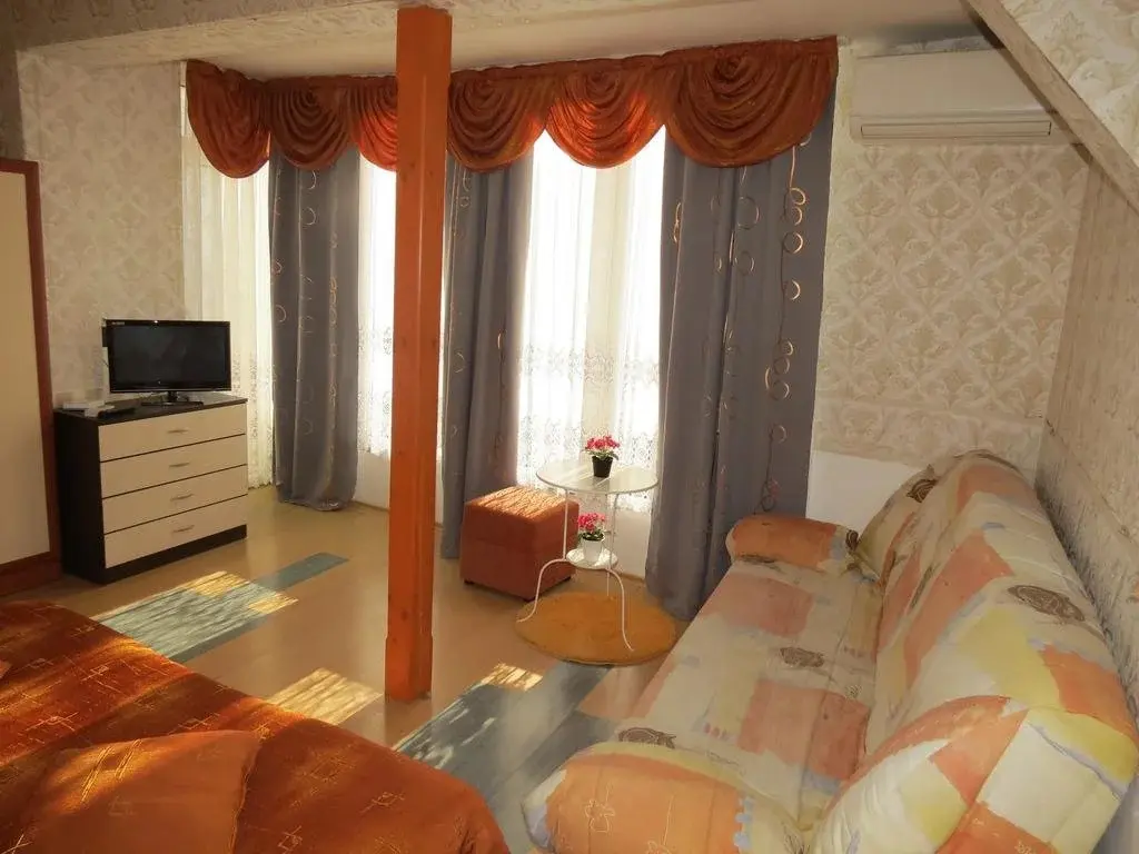 Несебр: Family Hotel Lebed