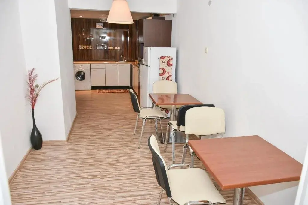 Бургас: Family Hotel White Rose