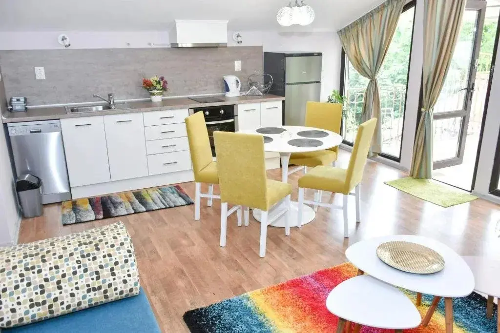 Бургас: Family Hotel White Rose