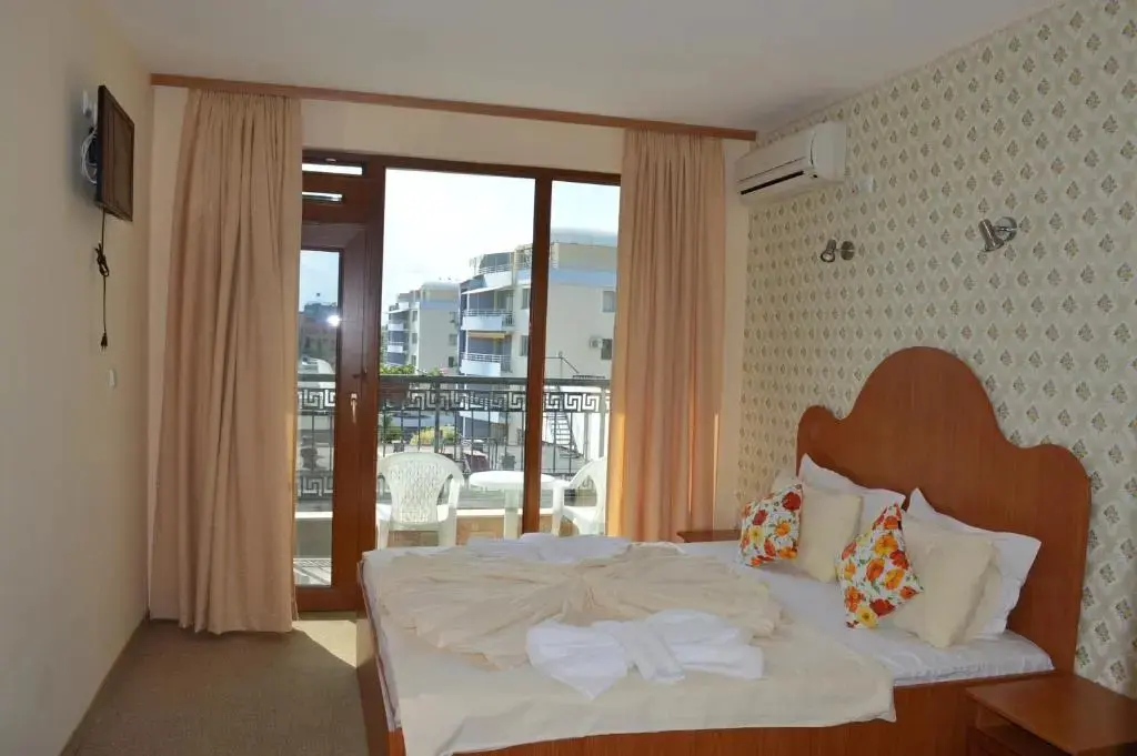 Солнечный берег: Hotel Deykin