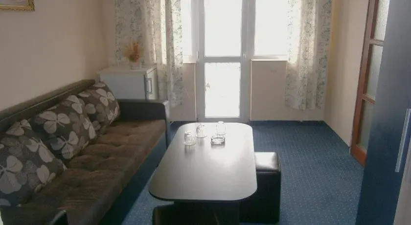 Поморие: White House Hotel