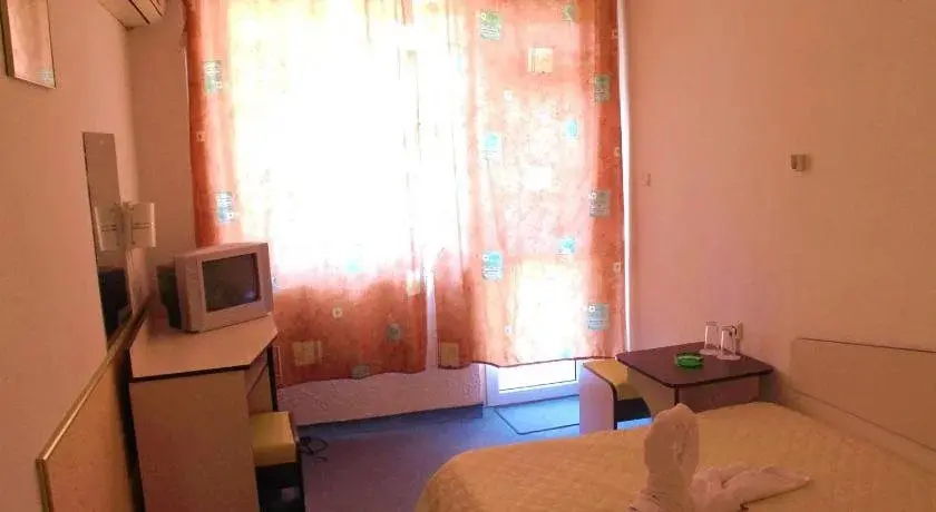 Поморие: White House Hotel