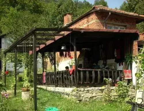 Троян: Guest House Donevska