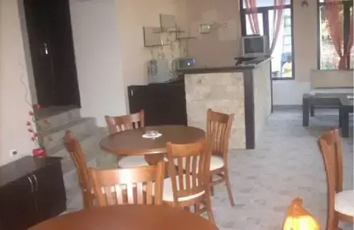 Троян: Guest House Donevska