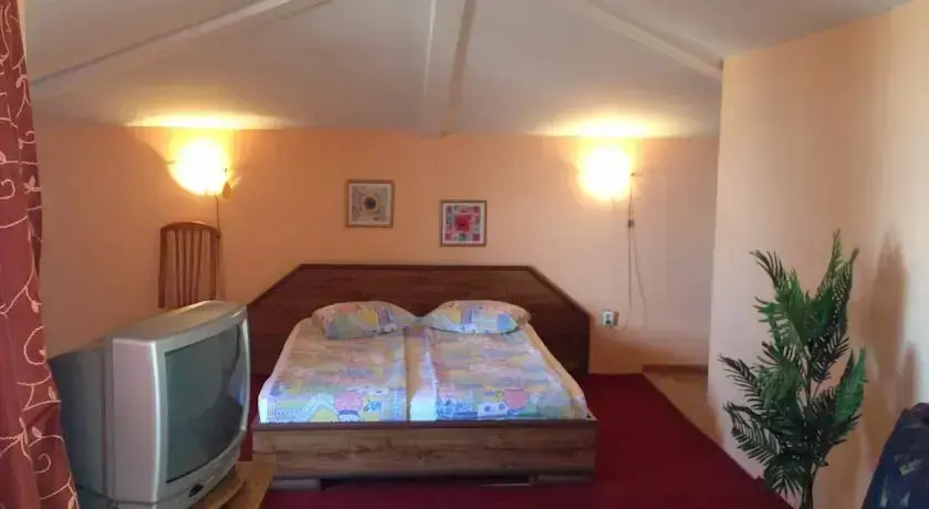 Варна: Family Hotel Zelenika